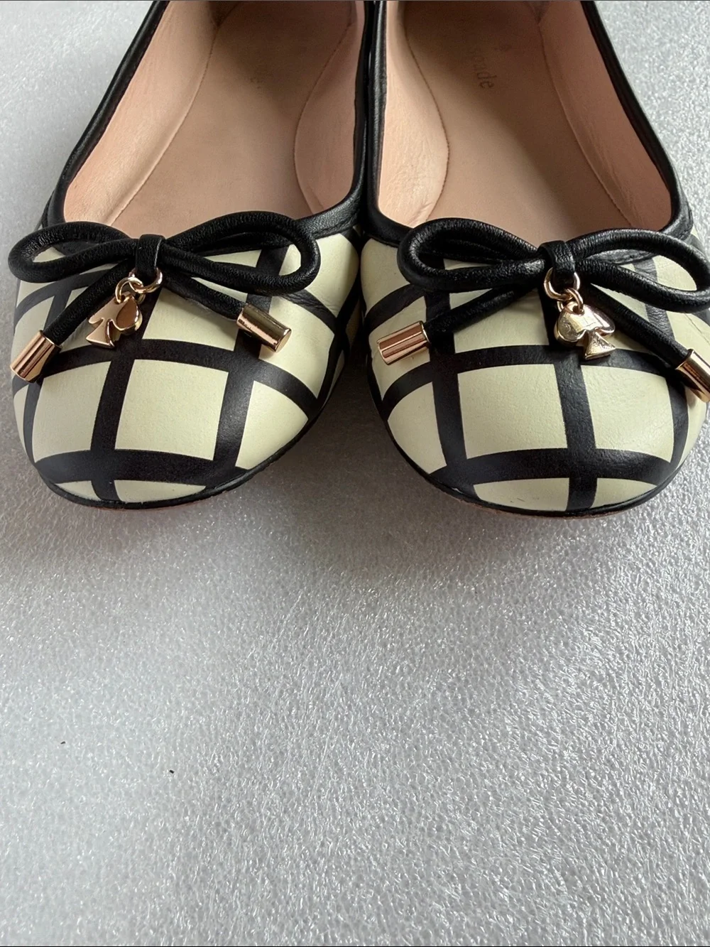 KATE SPADE New York Willa Bow Ballet Flats Ivory Black Leather Size 6 Women’s